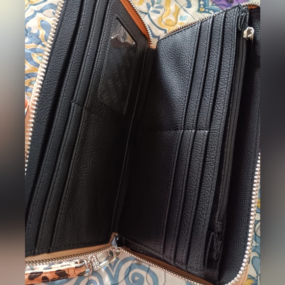 Steve Madden Cheetah/Leopard Wristlet Wallet - Picture 2 of 7